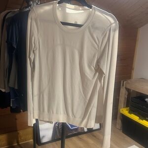 White lululemon swiftly texh relaxed